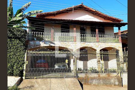 Casa à venda com 307m², 3 quartos e 2 vagas