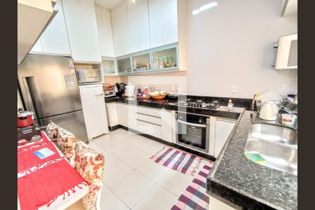 Casa à venda com 3 quartos, 397m² em Santa Amélia, Belo Horizonte