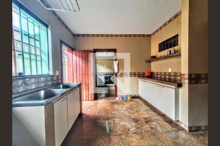 Casa à venda com 465m², 5 quartos e 5 vagas