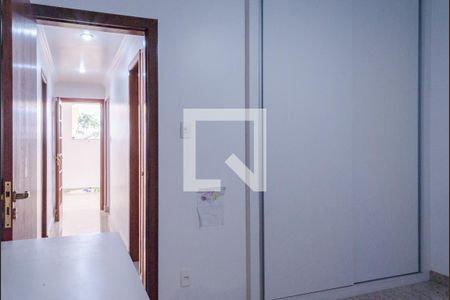 Casa à venda com 3 quartos, 247m² em Indaiá, Belo Horizonte