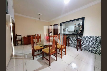 Casa à venda com 4 quartos, 325m² em Santa Rosa, Belo Horizonte