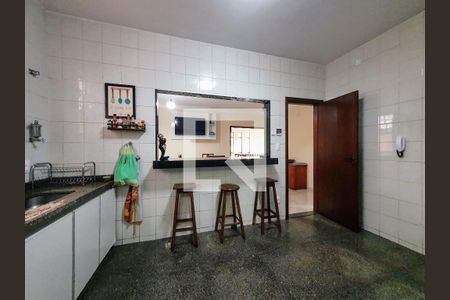 Casa à venda com 4 quartos, 325m² em Santa Rosa, Belo Horizonte