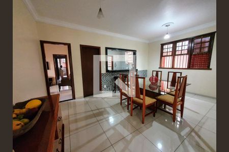 Casa à venda com 4 quartos, 325m² em Santa Rosa, Belo Horizonte