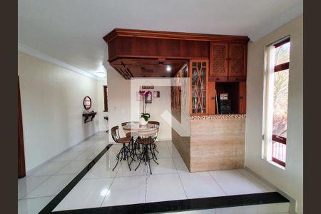 Casa à venda com 4 quartos, 325m² em Santa Rosa, Belo Horizonte