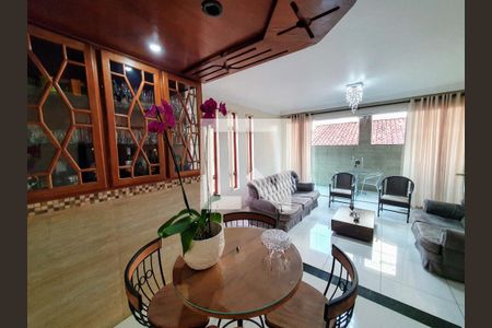 Casa à venda com 4 quartos, 325m² em Santa Rosa, Belo Horizonte