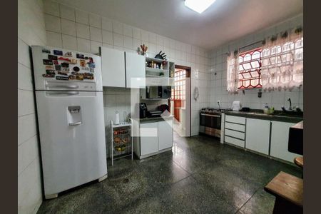 Casa à venda com 4 quartos, 325m² em Santa Rosa, Belo Horizonte