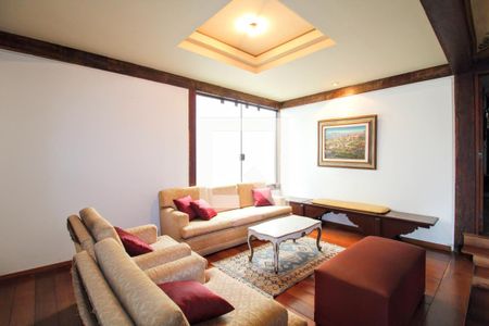 Casa à venda com 5 quartos, 650m² em São Bento, Belo Horizonte