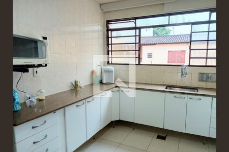 Casa à venda com 4 quartos, 236m² em Castelo, Belo Horizonte