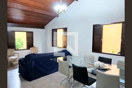Casa à venda com 4 quartos, 236m² em Castelo, Belo Horizonte