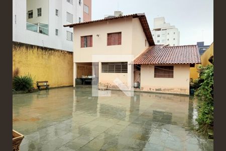 Casa à venda com 236m², 4 quartos e 3 vagas