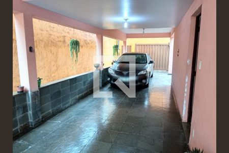 Casa à venda com 236m², 4 quartos e 3 vagas