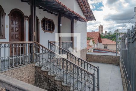 Casa à venda com 3 quartos, 209m² em Renascença, Belo Horizonte