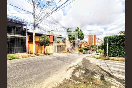 Casa à venda com 3 quartos, 216m² em Paraíso, Belo Horizonte