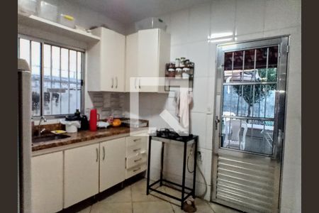 Casa à venda com 3 quartos, 210m² em Santa Rosa, Belo Horizonte