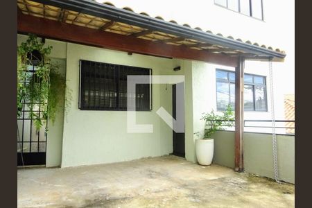 Casa à venda com 326m², 4 quartos e 3 vagas