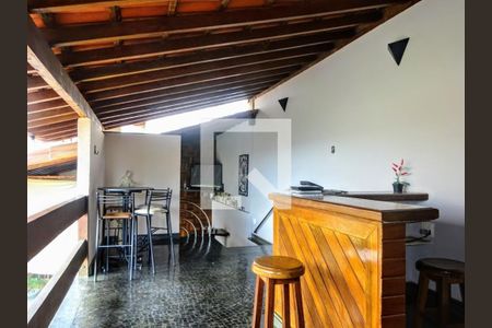 Casa à venda com 326m², 4 quartos e 3 vagas