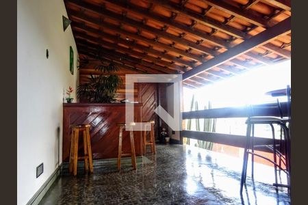 Casa à venda com 326m², 4 quartos e 3 vagas