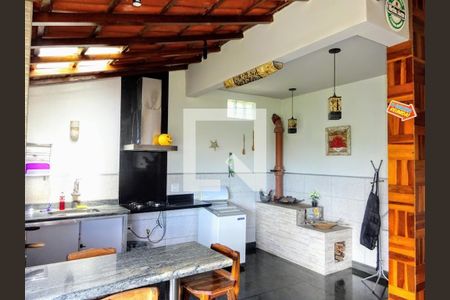 Casa à venda com 326m², 4 quartos e 3 vagas