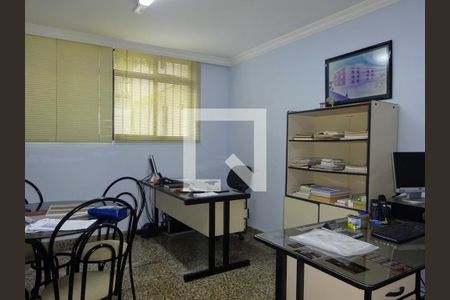 Casa à venda com 326m², 4 quartos e 3 vagas