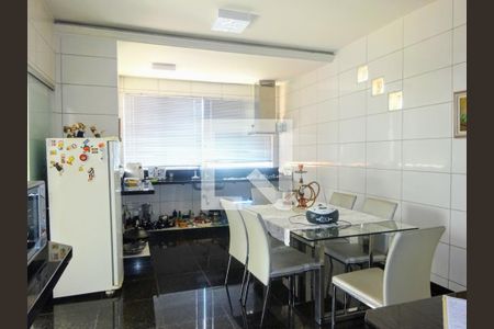 Casa à venda com 326m², 4 quartos e 3 vagas