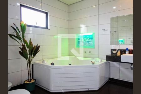 Casa à venda com 326m², 4 quartos e 3 vagas