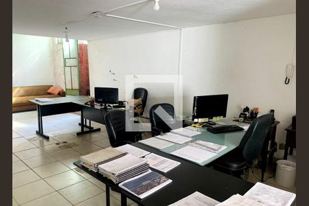 Casa à venda com 240m², 6 quartos e 4 vagas