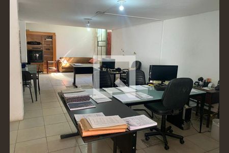 Casa à venda com 240m², 6 quartos e 4 vagas