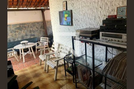 Casa à venda com 240m², 6 quartos e 4 vagas