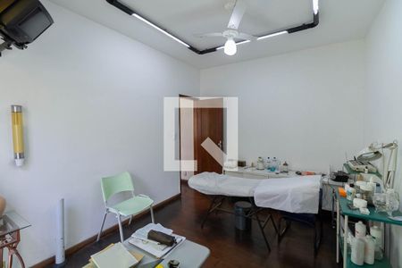 Sala 2 de casa para alugar com 4 quartos, 300m² em Alípio de Melo, Belo Horizonte