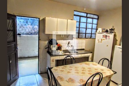 Casa à venda com 3 quartos, 400m² em Cachoeirinha, Belo Horizonte