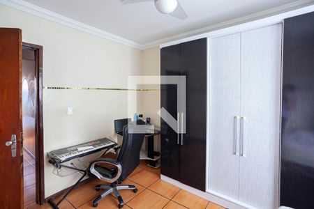 Casa à venda com 326m², 5 quartos e 3 vagasQuarto 2