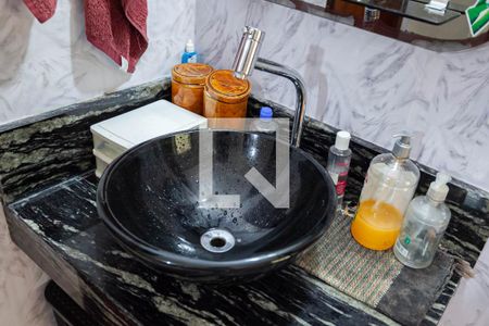 Casa à venda com 326m², 5 quartos e 3 vagasBanheiro social 1