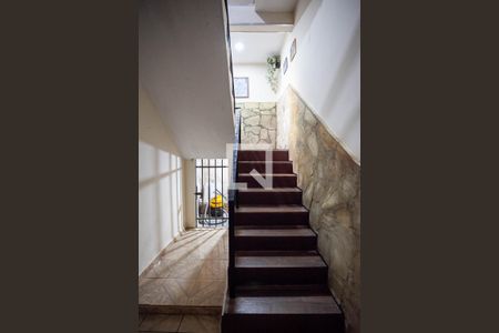 Casa à venda com 326m², 5 quartos e 3 vagasEscada