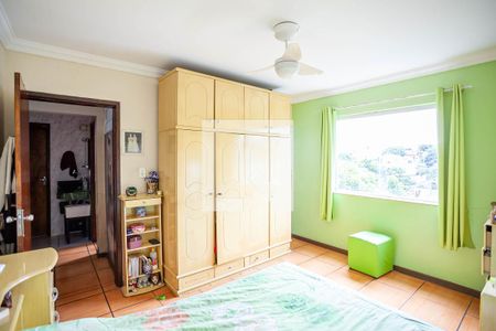 Casa à venda com 326m², 5 quartos e 3 vagasSuíte 