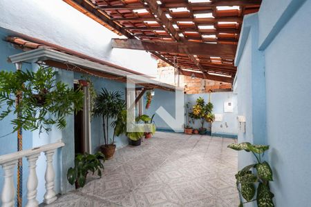 Casa à venda com 326m², 5 quartos e 3 vagasFacada