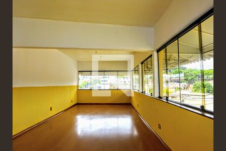 Casa à venda com 5 quartos, 330m² em Betânia, Belo Horizonte