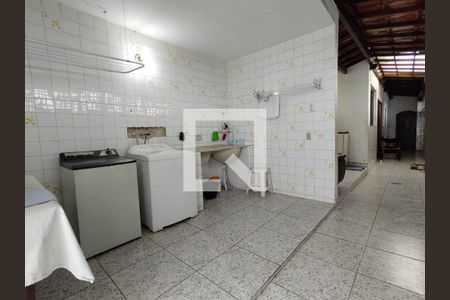 Casa à venda com 320m², 3 quartos e 2 vagas