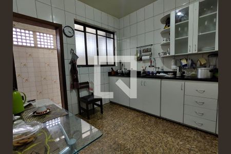 Casa à venda com 320m², 3 quartos e 2 vagas