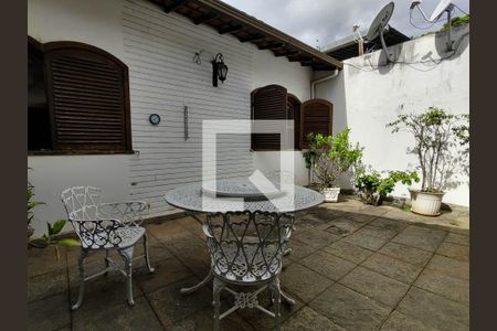 Casa à venda com 320m², 3 quartos e 2 vagas