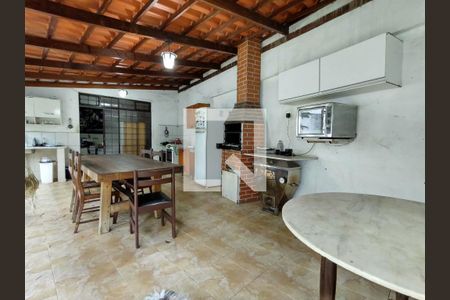 Casa à venda com 320m², 3 quartos e 2 vagas