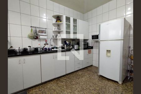 Casa à venda com 320m², 3 quartos e 2 vagas