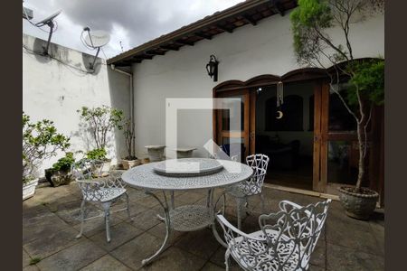 Casa à venda com 320m², 3 quartos e 2 vagas