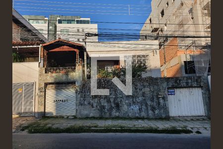 Casa à venda com 4 quartos, 217m² em Sagrada Família, Belo Horizonte