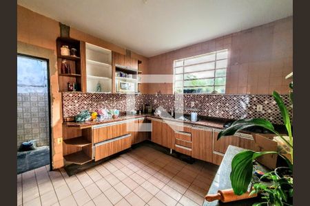 Casa à venda com 4 quartos, 217m² em Sagrada Família, Belo Horizonte