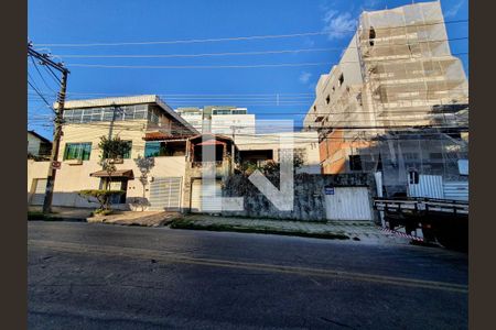 Casa à venda com 4 quartos, 217m² em Sagrada Família, Belo Horizonte