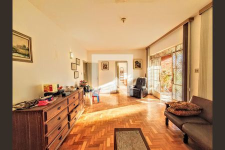 Casa à venda com 4 quartos, 217m² em Sagrada Família, Belo Horizonte