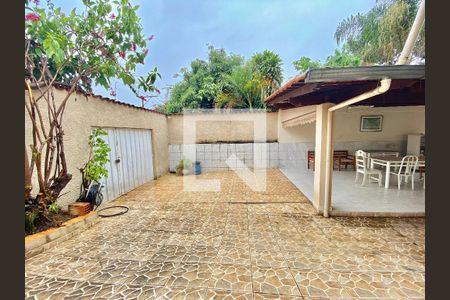 Casa à venda com 4 quartos, 204m² em Santa Efigênia, Belo Horizonte