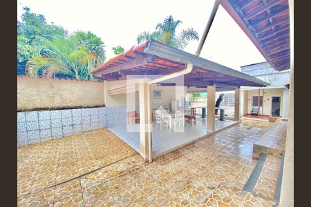 Casa à venda com 4 quartos, 204m² em Santa Efigênia, Belo Horizonte