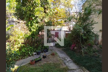 Casa à venda com 5 quartos, 240m² em Santa Cruz, Belo Horizonte