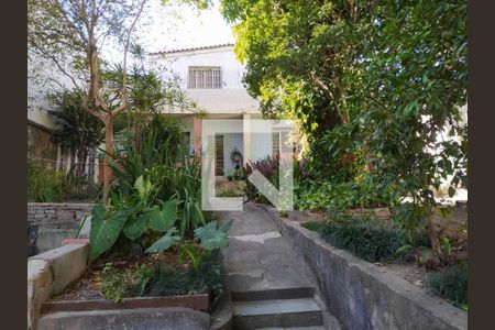 Casa à venda com 5 quartos, 240m² em Santa Cruz, Belo Horizonte